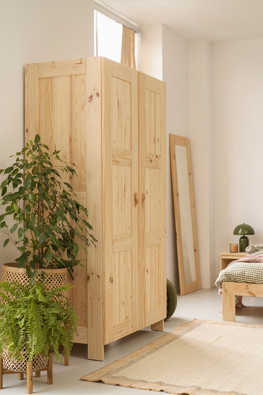 Imagen de ambiente 2 para:Armario de madera para ropa